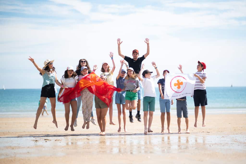 camps mej france 2023 - enfants sur une plage